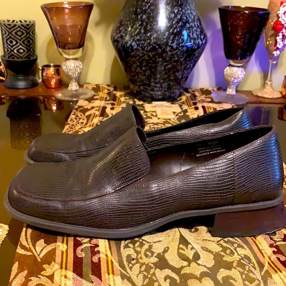 COPY - Gently used women size 9.5 dark brown leather loafers.